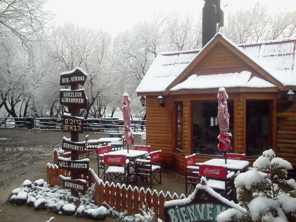 Camping Y Hostal El Ovejero El Calafate Esterno foto