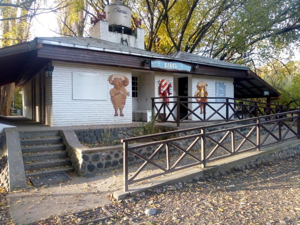 Camping Y Hostal El Ovejero El Calafate Esterno foto