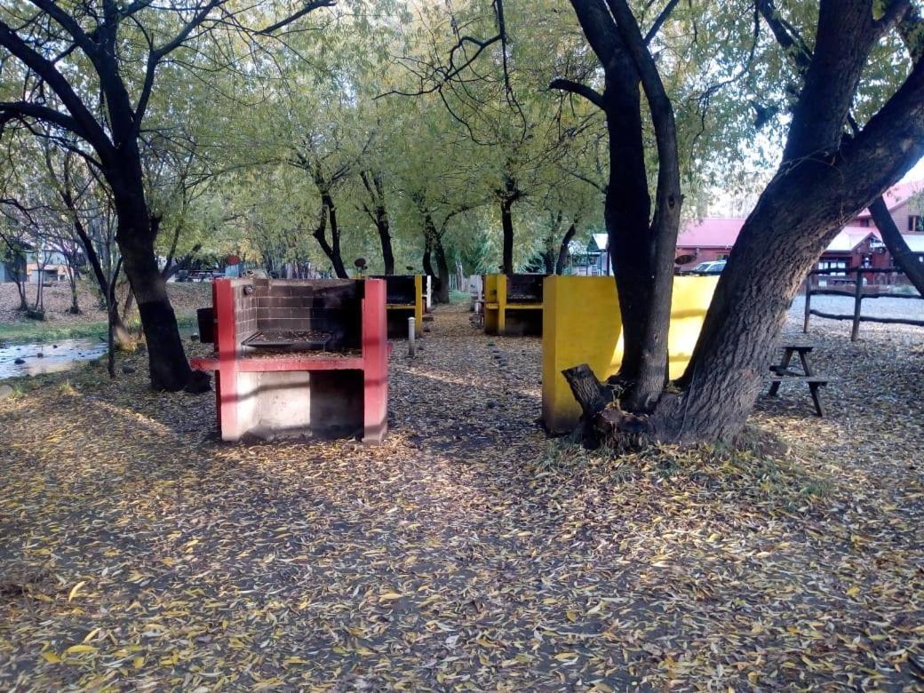 Camping Y Hostal El Ovejero El Calafate Esterno foto